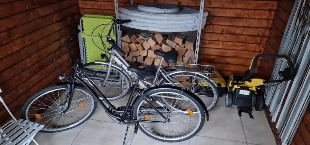 Fahrräder im Gartenhaus, im Haus inbegriffen